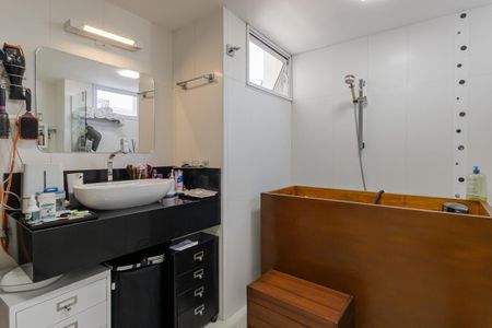 Apartamento à venda com 116m², 2 quartos e 1 vaga Apartamento à venda com 116m², 2 quartos e 1 vagaBanheiro da Suíte 1