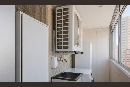 Apartamento à venda com 116m², 2 quartos e 1 vaga Apartamento à venda com 116m², 2 quartos e 1 vagaVaranda