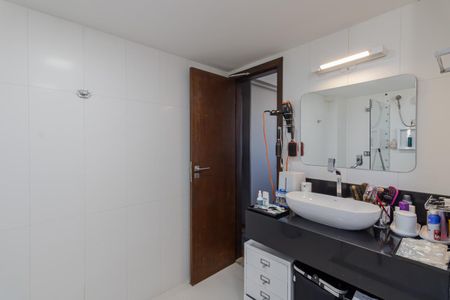 Apartamento à venda com 116m², 2 quartos e 1 vaga Apartamento à venda com 116m², 2 quartos e 1 vagaBanheiro da Suíte 1
