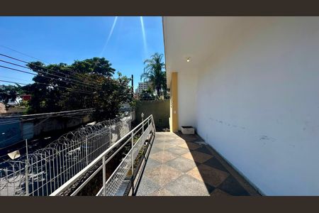 Casa para alugar com 212m², 3 quartos e 1 vaga Casa para alugar com 212m², 3 quartos e 1 vagaVaranda