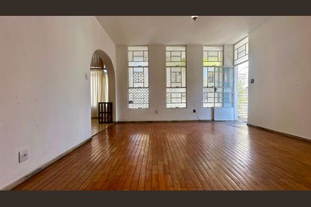 Casa para alugar com 3 quartos, 212m² em Serra, Belo Horizonte