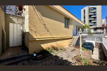 Casa para alugar com 212m², 3 quartos e 1 vaga Casa para alugar com 212m², 3 quartos e 1 vagaFrente da casa