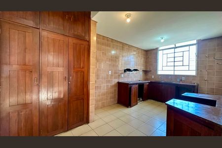 Cozinha  de casa para alugar com 3 quartos, 212m² em Serra, Belo Horizonte