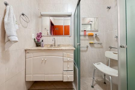 Banheiro de casa para alugar com 2 quartos, 135m² em Cambuci, São Paulo