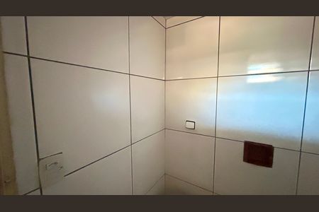 Banheiro social de casa para alugar com 1 quarto, 45m² em Jardim Ipanema, Guarulhos