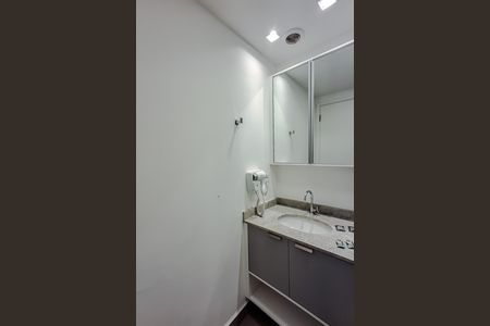 Banheiro de kitnet/studio para alugar com 1 quarto, 27m² em Vila Mariana, São Paulo