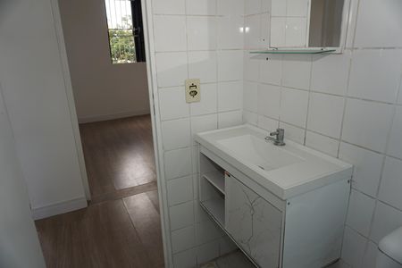 Banheiro de apartamento para alugar com 2 quartos, 55m² em Conjunto Habitacional Parque Valo Velho Ii, Embu das Artes