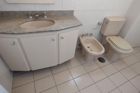 Apartamento à venda com 98m², 2 quartos e 2 vagas Apartamento à venda com 98m², 2 quartos e 2 vagasBanheiro da Suíte
