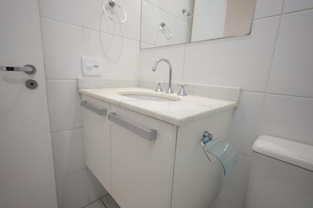 Banheiro de apartamento à venda com 2 quartos, 57m² em Vila Homero Thon, Santo André