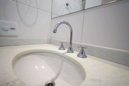 Apartamento à venda com 57m², 2 quartos e 1 vaga Apartamento à venda com 57m², 2 quartos e 1 vagaBanheiro