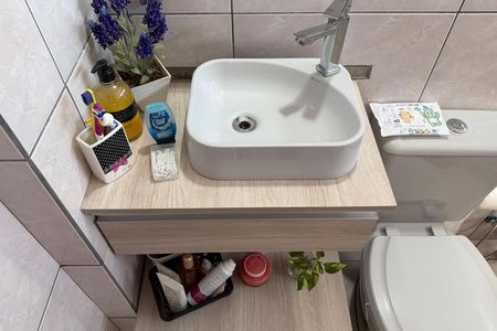 Banheiro de apartamento para alugar com 2 quartos, 65m² em Aparecida, Santos