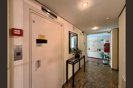 Apartamento à venda com 51m², 2 quartos e 1 vaga Apartamento à venda com 51m², 2 quartos e 1 vagaHall Social Bloco