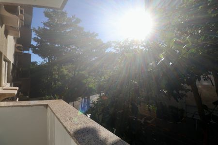 Apartamento para alugar com 95m², 3 quartos e 1 vaga Apartamento para alugar com 95m², 3 quartos e 1 vagaVaranda