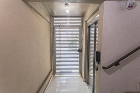 Hall de entrada de apartamento para alugar com 1 quarto, 101m² em Santo Antônio, Belo Horizonte
