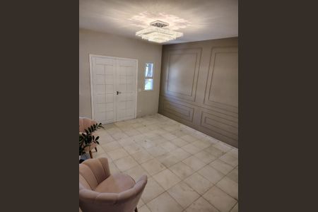 Sala de casa de condomínio à venda com 3 quartos, 338m² em Tarumã, Barueri
