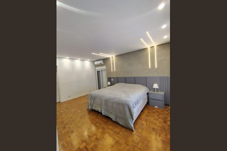 Casa de condomínio à venda com 338m², 3 quartos e 4 vagas Casa de condomínio à venda com 338m², 3 quartos e 4 vagasQuarto