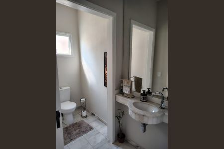 Casa de condomínio à venda com 338m², 3 quartos e 4 vagas Casa de condomínio à venda com 338m², 3 quartos e 4 vagasBanheiro
