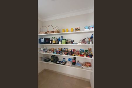 Casa de condomínio à venda com 338m², 3 quartos e 4 vagas Casa de condomínio à venda com 338m², 3 quartos e 4 vagasDespensa