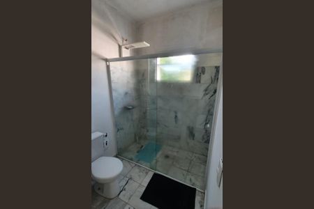 Casa de condomínio à venda com 338m², 3 quartos e 4 vagas Casa de condomínio à venda com 338m², 3 quartos e 4 vagasBanheiro