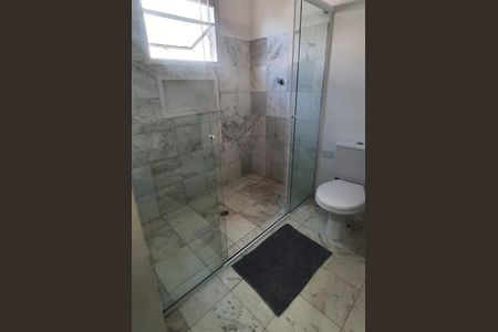 Banheiro de casa de condomínio à venda com 3 quartos, 338m² em Tarumã, Barueri