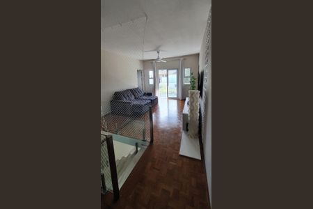 Casa de condomínio à venda com 338m², 3 quartos e 4 vagas Casa de condomínio à venda com 338m², 3 quartos e 4 vagasSala