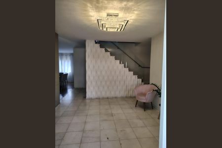 Casa de condomínio à venda com 338m², 3 quartos e 4 vagas Casa de condomínio à venda com 338m², 3 quartos e 4 vagasSala