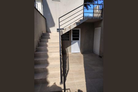Casa de condomínio à venda com 338m², 3 quartos e 4 vagas Casa de condomínio à venda com 338m², 3 quartos e 4 vagasEscada