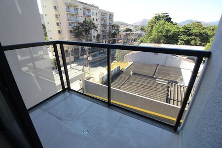 Varanda de kitnet/studio à venda com 1 quarto, 32m² em Taquara, Rio de Janeiro