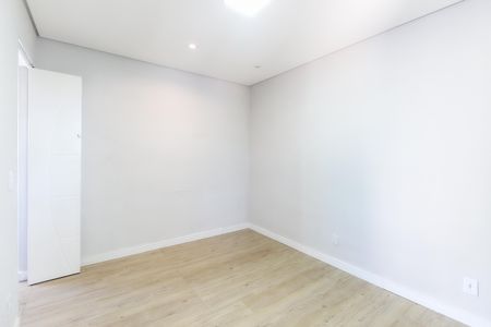 Quarto 1 de apartamento para alugar com 2 quartos, 54m² em Jardim Lucinda, São Paulo
