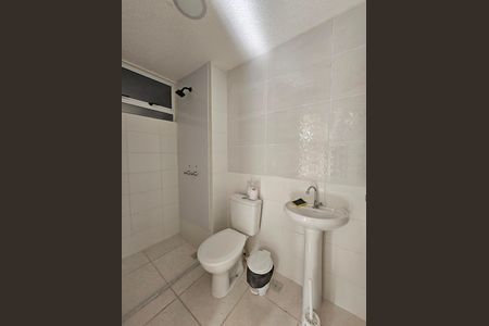 Banheiro de apartamento para alugar com 2 quartos, 50m² em Jardim Alvorada, Nova Iguaçu