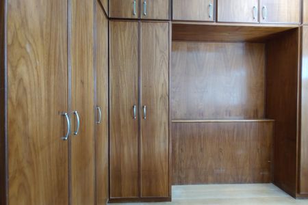 Apartamento para alugar com 72m², 2 quartos e 1 vaga Apartamento para alugar com 72m², 2 quartos e 1 vagaQuarto 1 - Armários