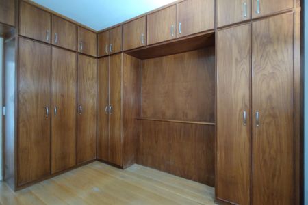 Apartamento para alugar com 72m², 2 quartos e 1 vaga Apartamento para alugar com 72m², 2 quartos e 1 vagaQuarto 1 - Armários