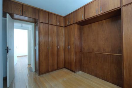 Apartamento para alugar com 72m², 2 quartos e 1 vaga Apartamento para alugar com 72m², 2 quartos e 1 vagaQuarto 1 - Armários