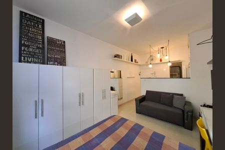 Sala/Quarto  de apartamento para alugar com 1 quarto, 29m² em Botafogo, Rio de Janeiro