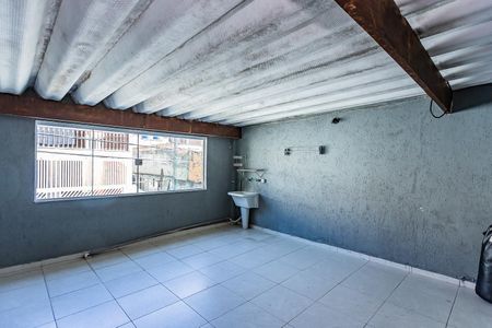 Casa para alugar com 163m², 3 quartos e 2 vagas Casa para alugar com 163m², 3 quartos e 2 vagasVaranda e área de serviço - quarto 1