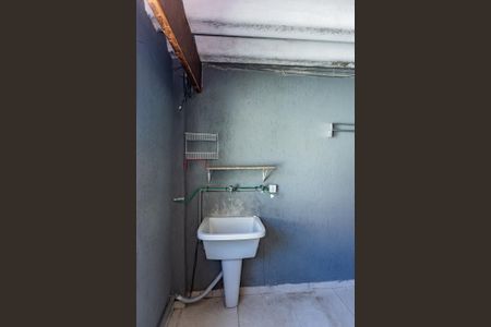 Casa para alugar com 163m², 3 quartos e 2 vagas Casa para alugar com 163m², 3 quartos e 2 vagasVaranda e área de serviço - quarto 1