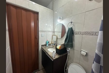 Banheiro de apartamento para alugar com 2 quartos, 60m² em Centro, São Vicente
