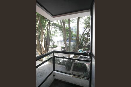 Apartamento à venda com 35m², 1 quarto e 1 vaga Apartamento à venda com 35m², 1 quarto e 1 vagaVaranda