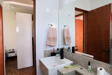 Apartamento para alugar com 60m², 2 quartos e 1 vaga Apartamento para alugar com 60m², 2 quartos e 1 vagaBanheiro