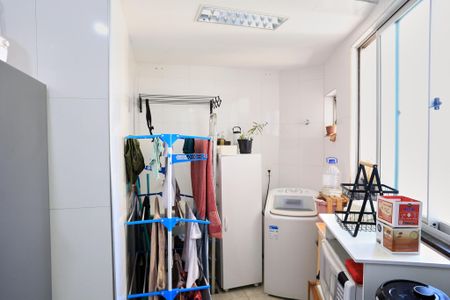 Apartamento para alugar com 60m², 2 quartos e 1 vaga Apartamento para alugar com 60m², 2 quartos e 1 vagaCozinha e Área de Serviço