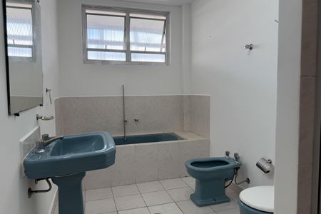 Apartamento para alugar com 200m², 3 quartos e 2 vagas Apartamento para alugar com 200m², 3 quartos e 2 vagasBanheiro