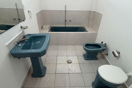 Apartamento para alugar com 200m², 3 quartos e 2 vagas Apartamento para alugar com 200m², 3 quartos e 2 vagasBanheiro