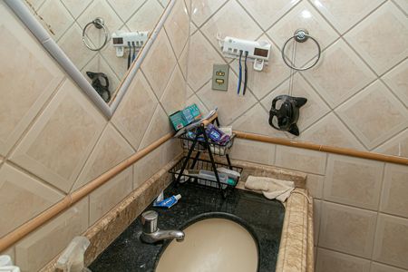 Banheiro 4 de casa à venda com 4 quartos, 800m² em Elísio Campos, Goiânia