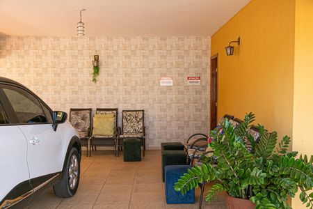 Garagem de casa à venda com 4 quartos, 800m² em Elísio Campos, Goiânia