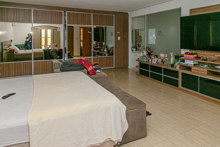 Suíte de casa à venda com 4 quartos, 800m² em Elísio Campos, Goiânia