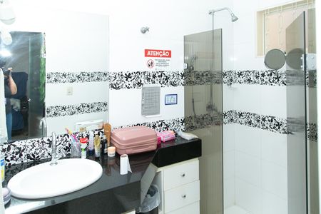 Casa à venda com 800m², 4 quartos e 5 vagasBanheiro social