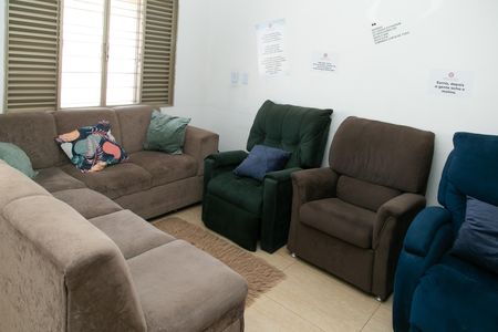 Casa à venda com 4 quartos, 800m² em Elísio Campos, Goiânia