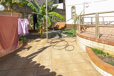 Área Externa de casa à venda com 4 quartos, 800m² em Elísio Campos, Goiânia