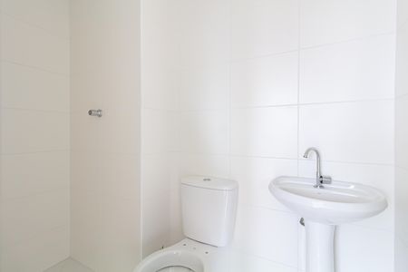 Banheiro de apartamento à venda com 2 quartos, 32m² em Fazenda Aricanduva, São Paulo