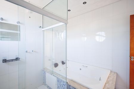 Casa de condomínio para alugar com 265m², 3 quartos e 2 vagas Casa de condomínio para alugar com 265m², 3 quartos e 2 vagasBanheiro da Suíte